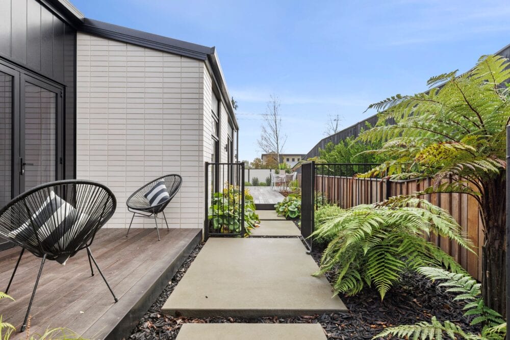 Contemporary deck and outdoor entertaining area in a Richmond, Nelson home